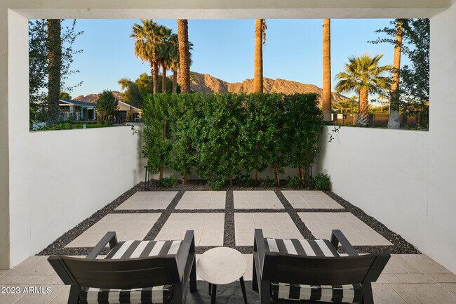 Building Photo - 5617 E Montecito Ave