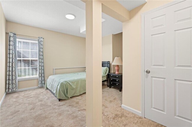 Building Photo - 5504 Mountain View Summit