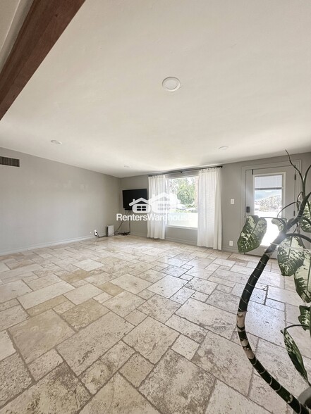Building Photo - 4707 E Montecito Ave