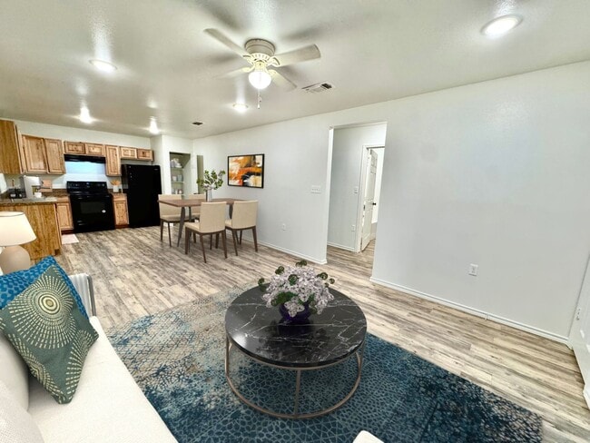 Building Photo - Spacious & Updated 3-Bedroom, 2-Bath Home ...