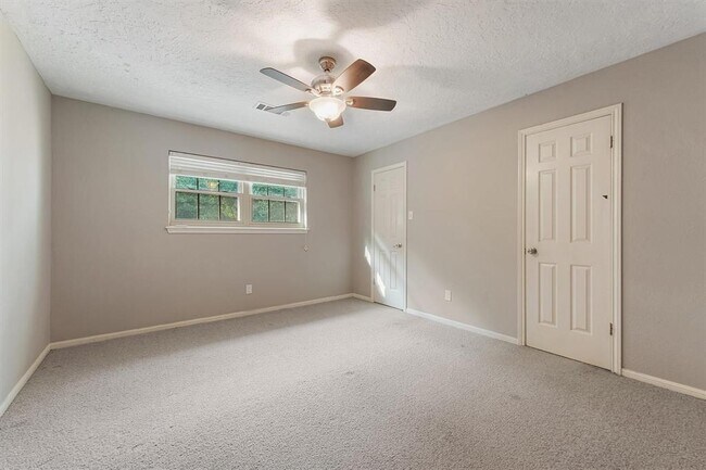 Building Photo - 2515 Pine Bend Dr