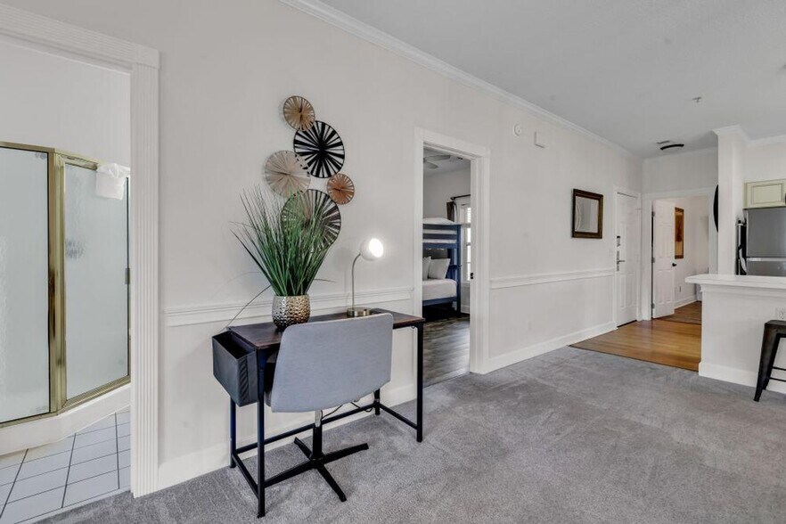 Building Photo - 4815 Orchid Way