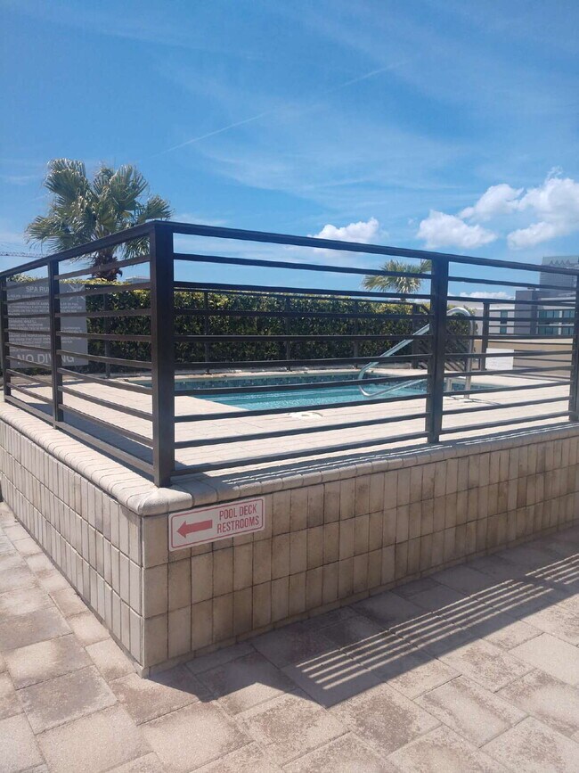 Building Photo - 1 Bedroom Condo in the Heart of Tampa