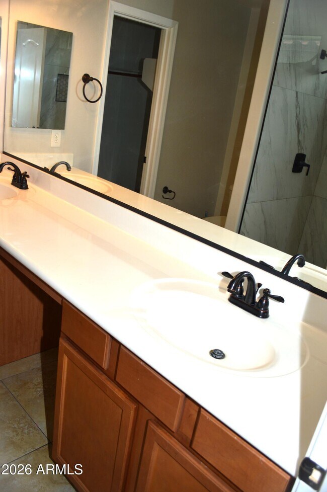 Building Photo - 964 S Almira Ave