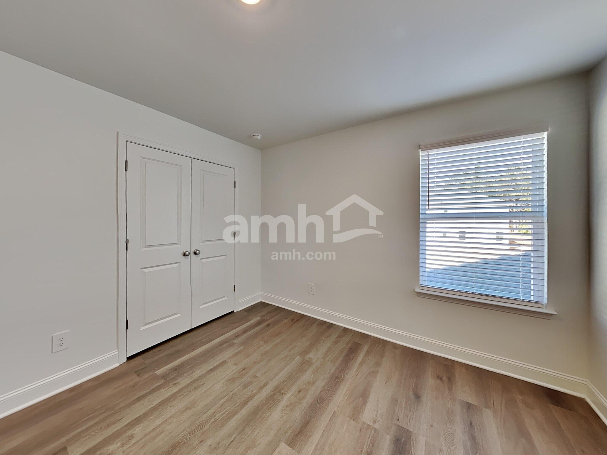 Building Photo - 305 Golucke Way