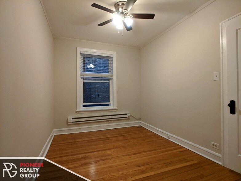 Building Photo - 4208 N Clark St