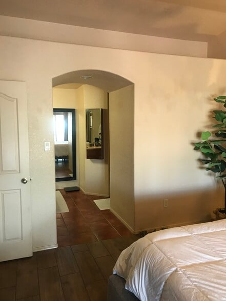 Building Photo - 11708 E Omega Ln