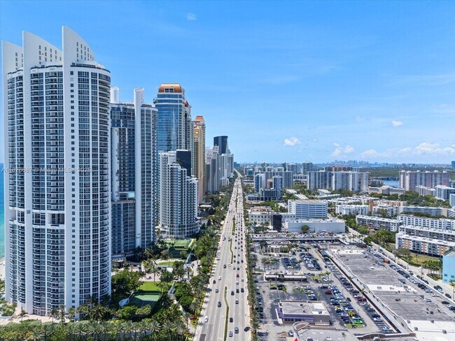 Building Photo - 18101 Collins Ave