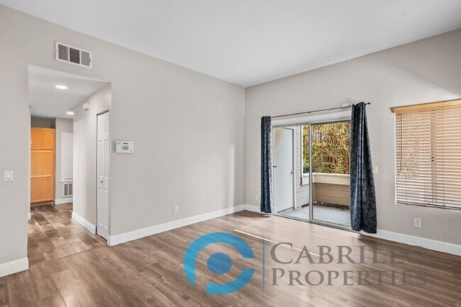 Building Photo - 3525 Grove St