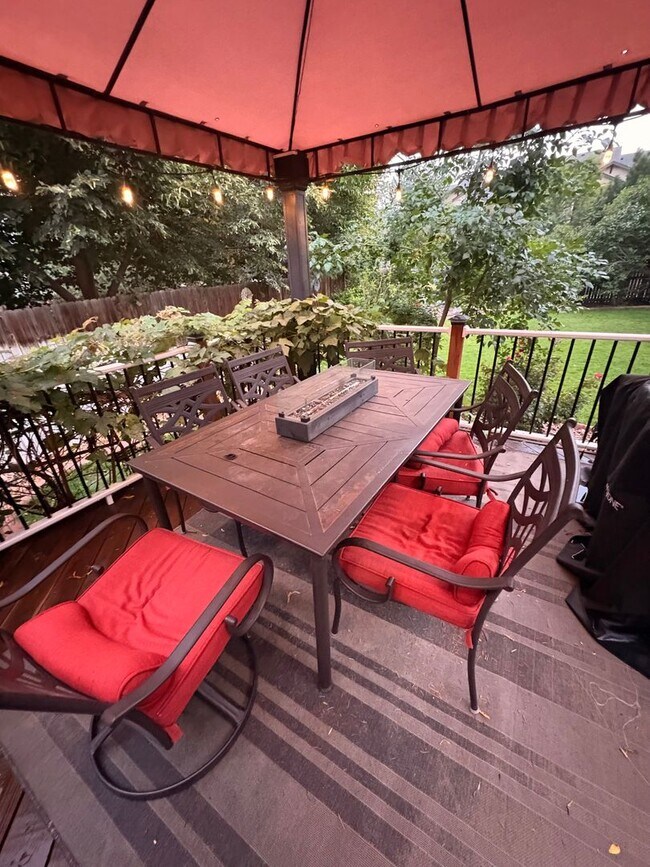 Building Photo - Beautiful Single Family Living In South Su...