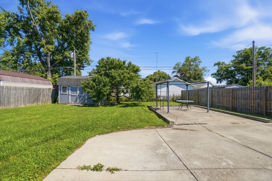 Building Photo - 245 Fitchland Dr