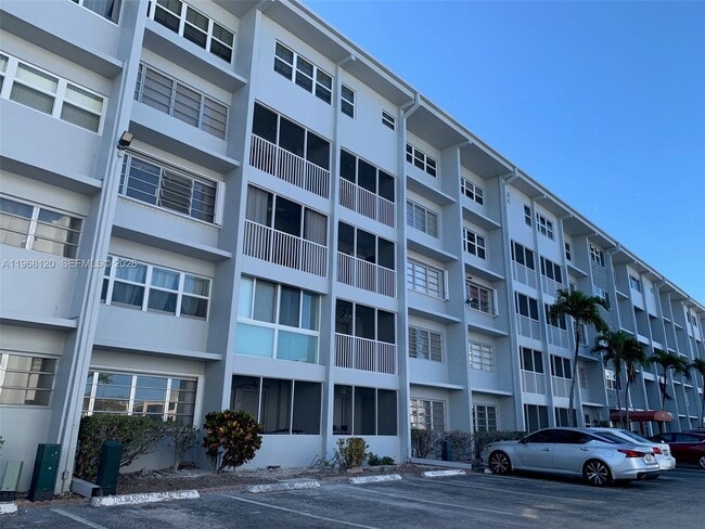 Building Photo - 215 SE 3rd Ave