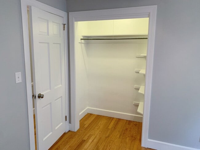 Building Photo - Beautiful 4 Bedroom 2 Bathroom home in the...