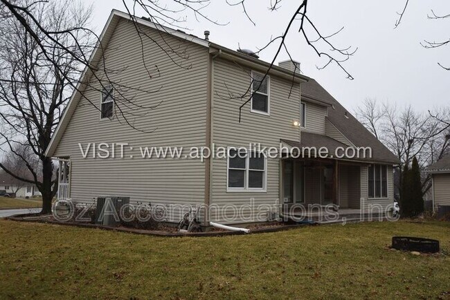 Building Photo - 1140 SW Huntington Rd