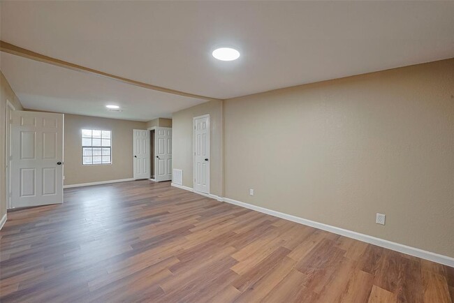 Building Photo - 1311 Pershing St