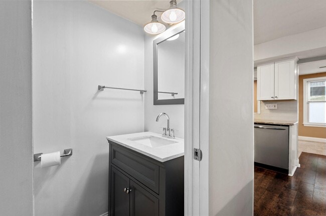 Building Photo - 6420 Thomas Paine Ct