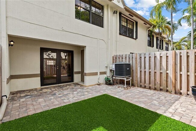 Building Photo - 247 City View Dr