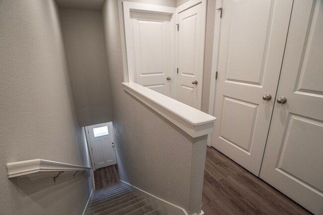 Building Photo - 2 Bedroom 2.5 Bath in Fayetteville!