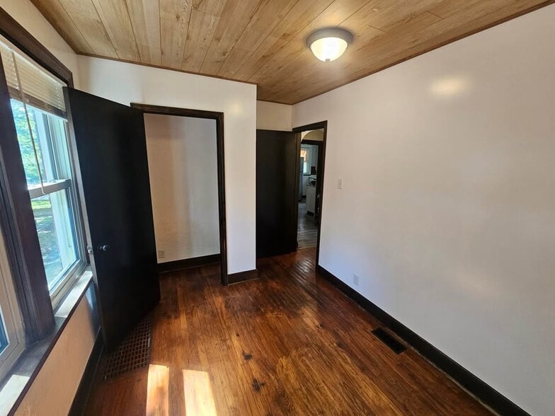 Building Photo - 10071 Diamond Dr