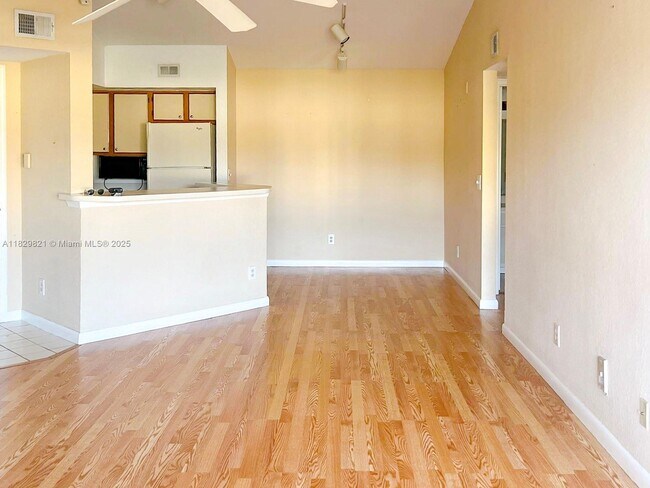 Building Photo - 12400 Vista Isles Dr