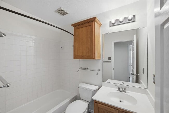 Building Photo - 700 Horizon Trail