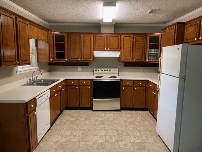 Building Photo - 3 Bedroom/2 Bath home in Lowndes County