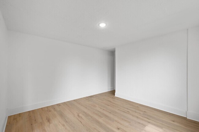 Building Photo - 1125 McNeilly Ave