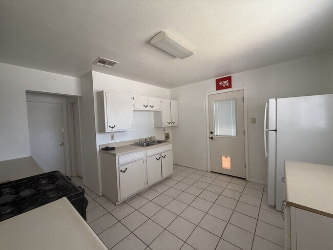 Building Photo - 7289 Mimosa Ave
