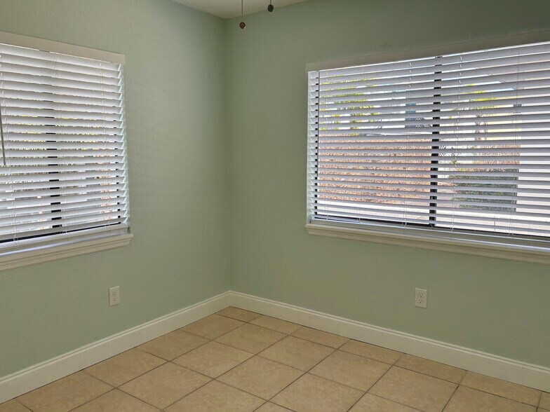 Building Photo - 107 176th Ter W