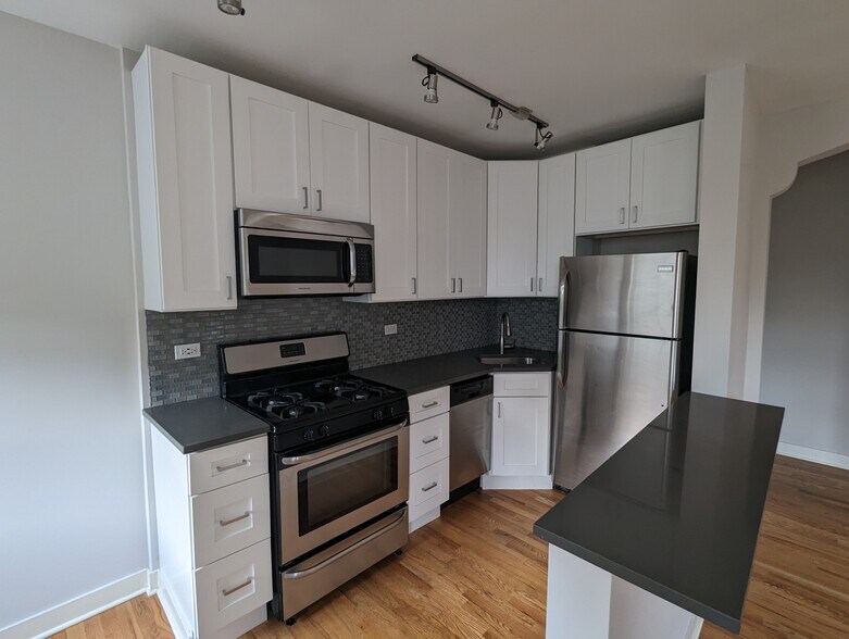 Primary Photo - 2430 N Kedzie Blvd