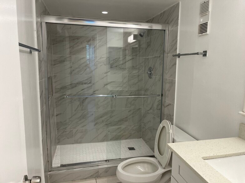 Building Photo - 9461 Evergreen Pl