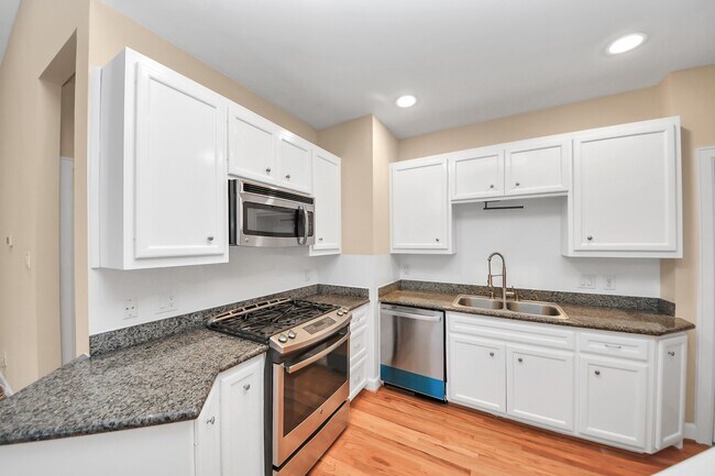 Building Photo - 3703 Main Plaza Dr