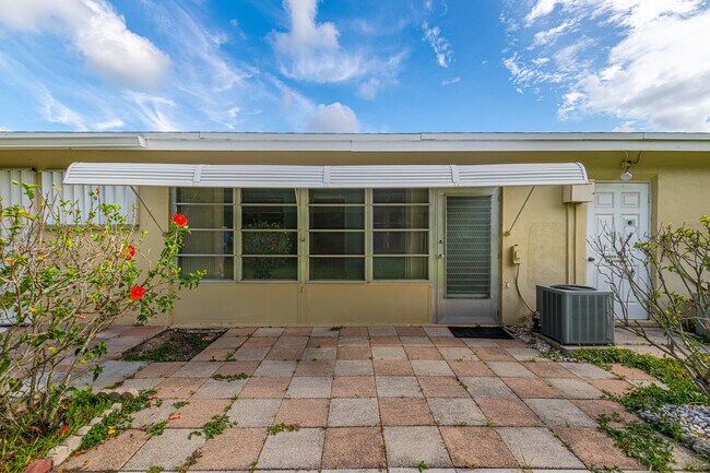 Building Photo - 180 High Point Terrace E