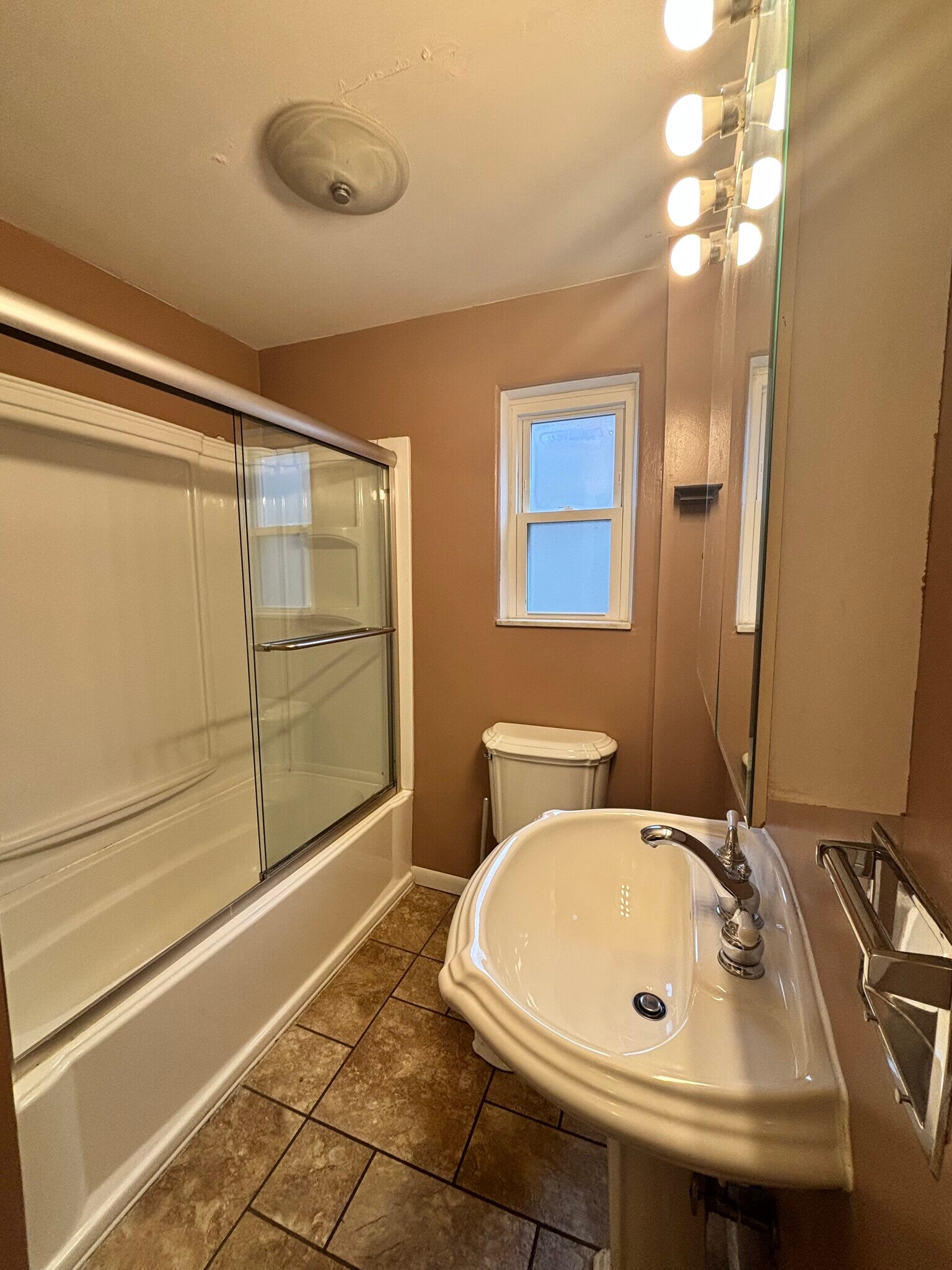 Building Photo - 1915 Jane St