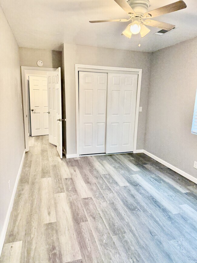 Building Photo - 972 S Hope Ave