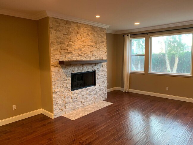 Building Photo - Lovely home in desirable Moorpark neighbor...
