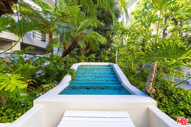 Building Photo - 1131 Alta Loma Rd