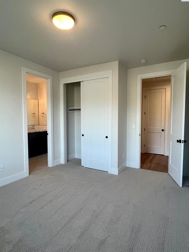 Building Photo - FOR RENT West Village Rambler with RV Bay