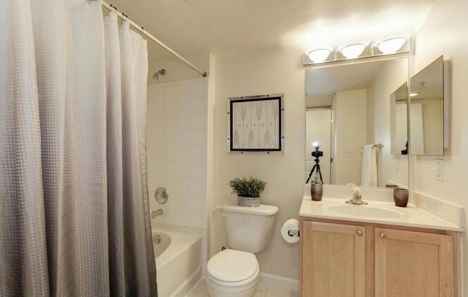 Building Photo - 7923 Eastern Ave