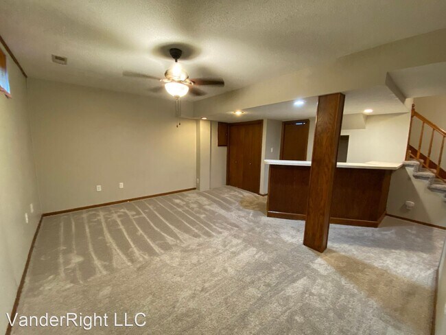 Building Photo - 3 br, 1.5 bath House - 2107 S Grange Ave