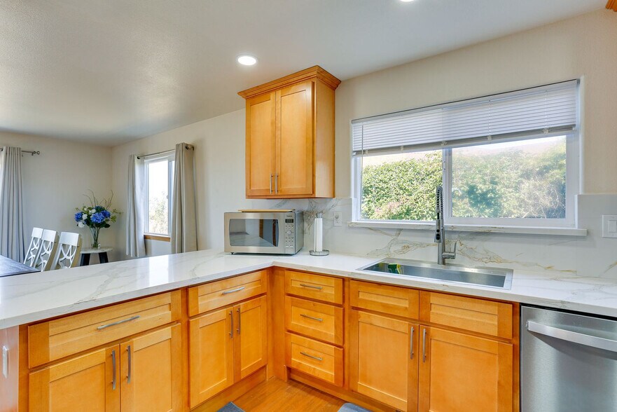 Building Photo - 5370 Bay Pointe Ct