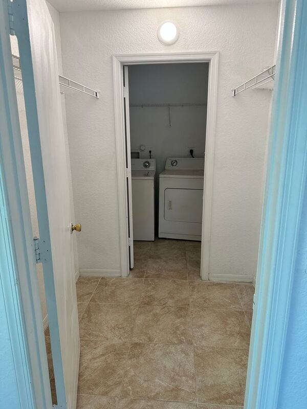 Building Photo - 821 5th St