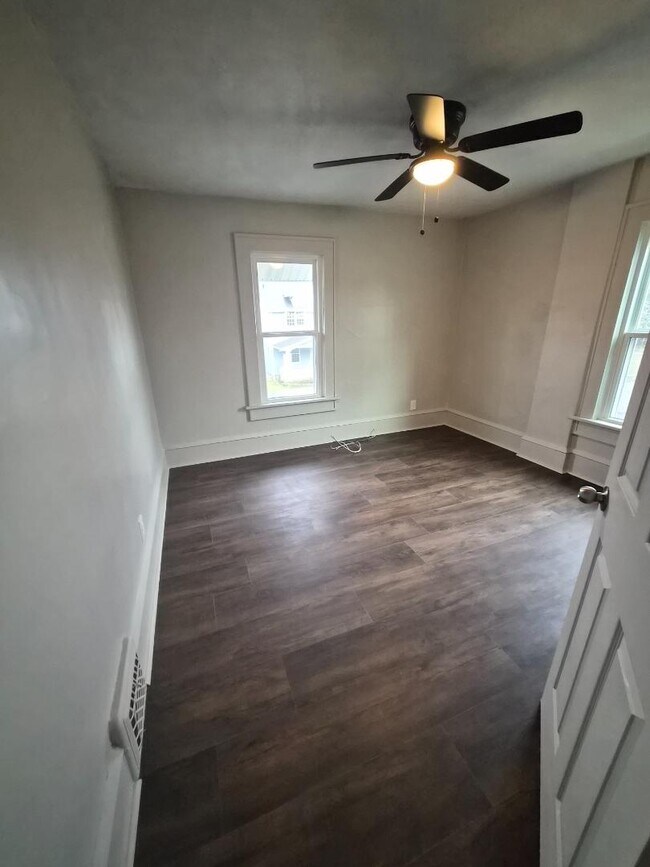 Building Photo - 323 Bedford Ave NW