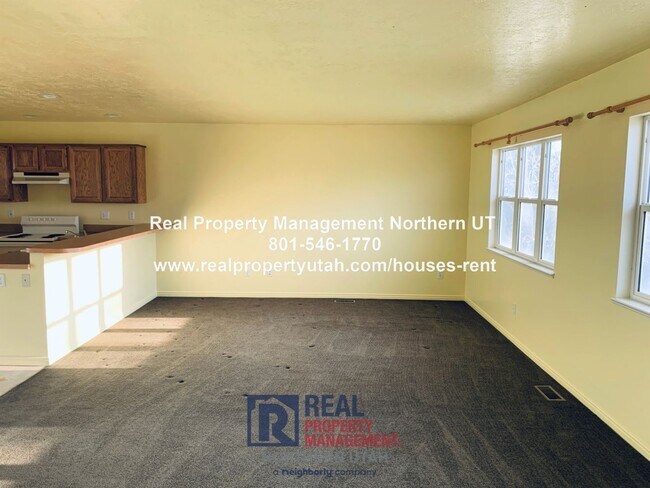 Building Photo - 1 Bedroom 1 Bath Upstairs Unit Available in Plain City