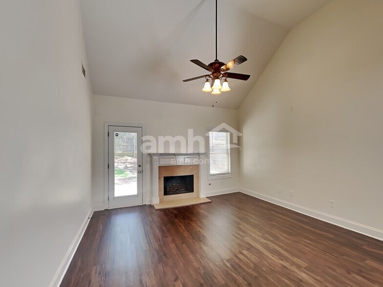 Building Photo - 263 Royal Cres Terrace