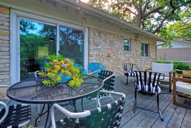 Building Photo - 1709 Mariposa Dr