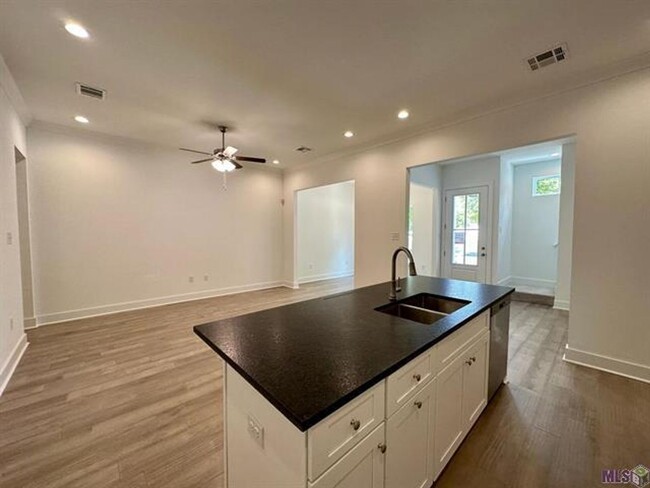 Building Photo - Beautiful Townhome in Dawson Bluff!