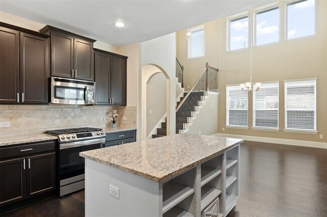 Building Photo - 205 Pincea Pl