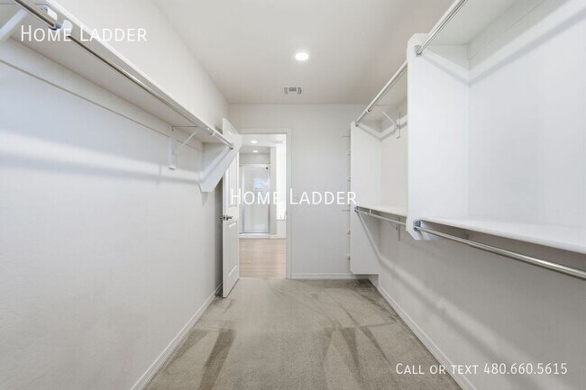 Building Photo - 9504 E Theia Dr