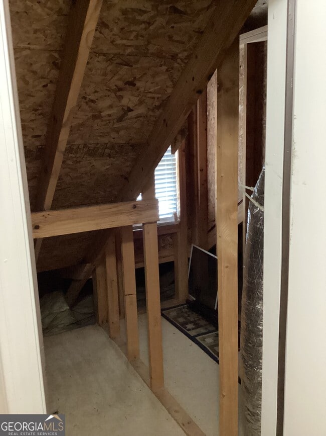 Building Photo - 365 Creekside Dr